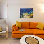 Fully Renovated 2Br Flat In Prime Location At Moda