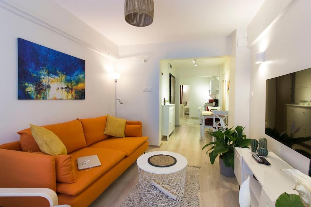 Fully Renovated 2br Flat In Prime Location At Moda * İstanbul
