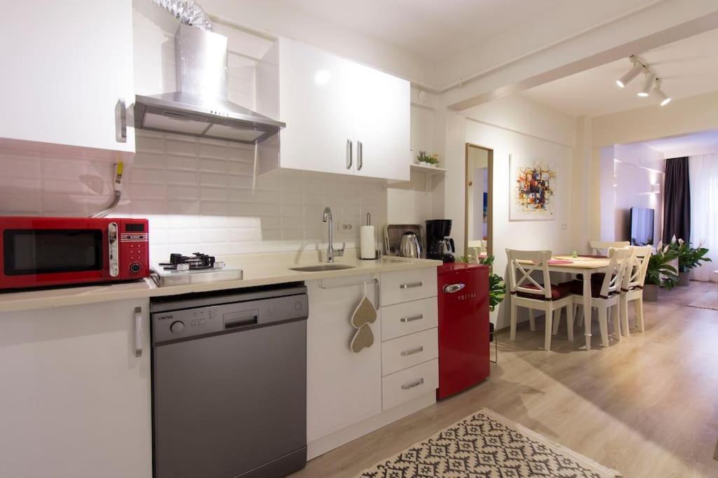 Fully Renovated 2br Flat In Prime Location At Moda Daire *
