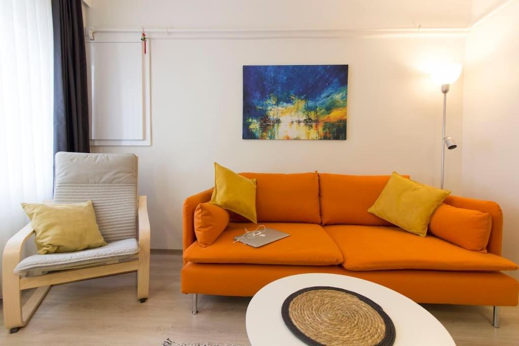 Daire Fully Renovated 2br Flat In Prime Location At Moda İstanbul