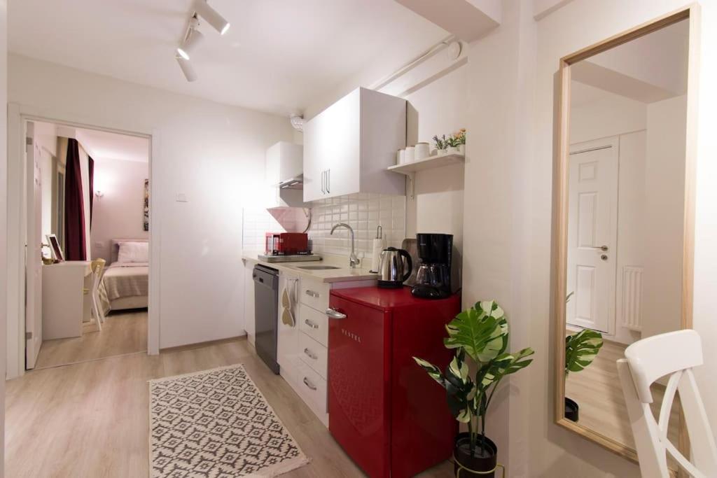 Fully Renovated 2br Flat In Prime Location At Moda Daire