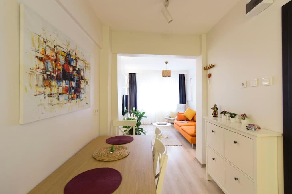 Fully Renovated 2br Flat In Prime Location At Moda Daire İstanbul