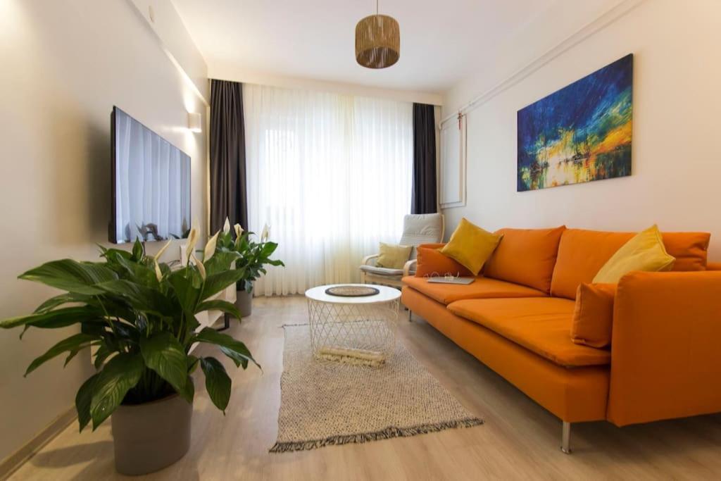 Fully Renovated 2br Flat In Prime Location At Moda Daire *